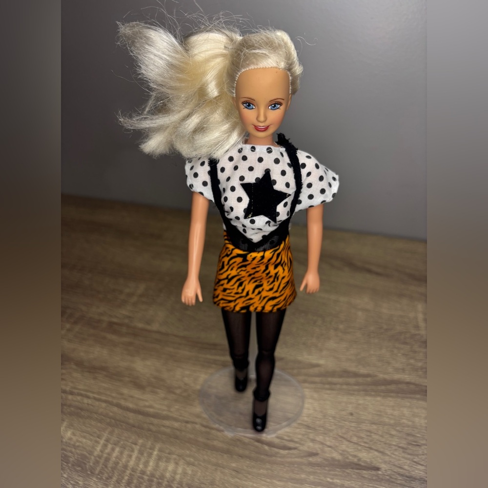1999 Walking Tanya Fashion Doll